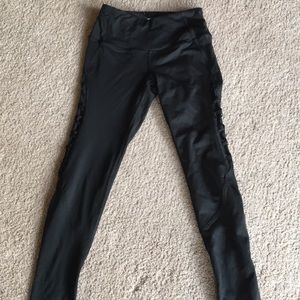 Workout ankle length leggings.